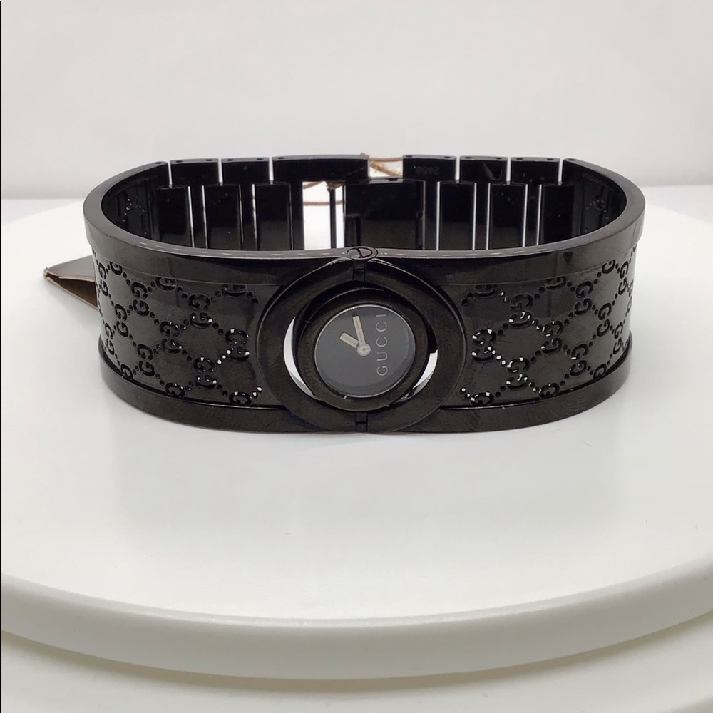 NWT GUCCI Ladies Black Steel Twirl Bangle Watch